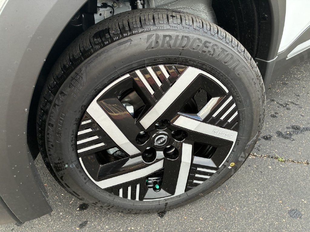 2027 Nissan Kicks SV