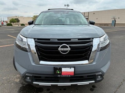 2022 Nissan Pathfinder SL