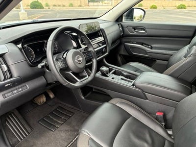 2022 Nissan Pathfinder SL