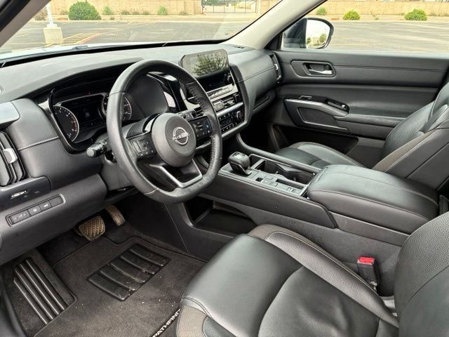 2022 Nissan Pathfinder SL