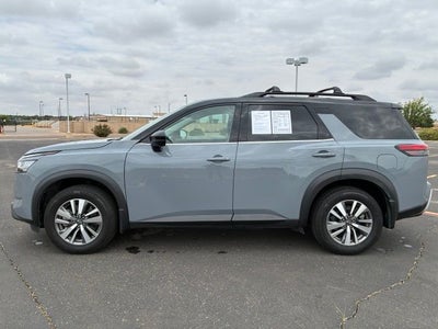 2022 Nissan Pathfinder SL