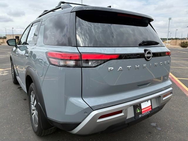 2022 Nissan Pathfinder SL