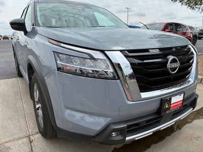 2022 Nissan Pathfinder SL