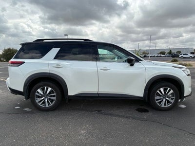 2024 Nissan Pathfinder SL