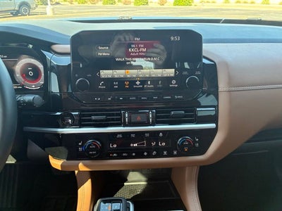 2025 Nissan Pathfinder Platinum