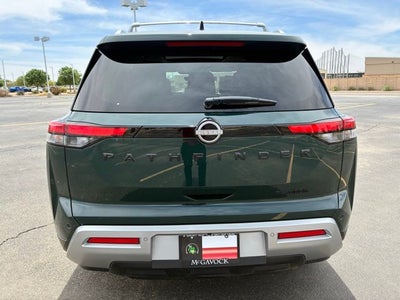2023 Nissan Pathfinder Platinum