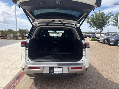 2023 Nissan Pathfinder Platinum