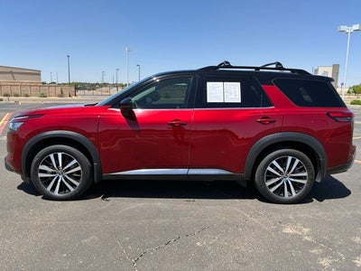 2023 Nissan Pathfinder Platinum