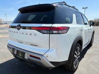 2023 Nissan Pathfinder Platinum