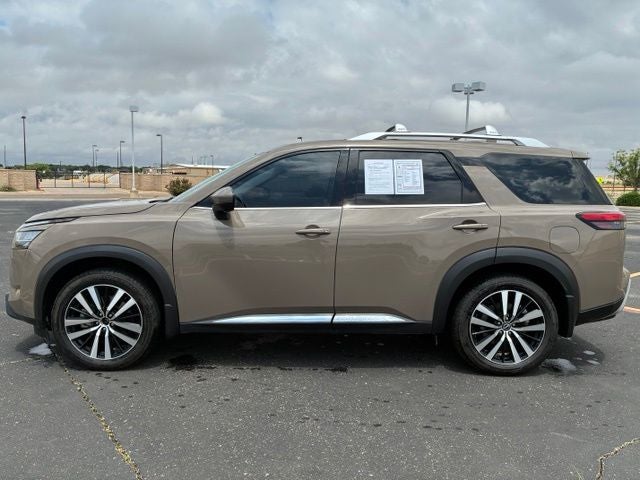 2023 Nissan Pathfinder Platinum