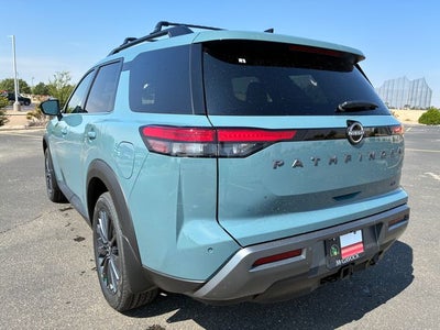2026 Nissan Pathfinder SL