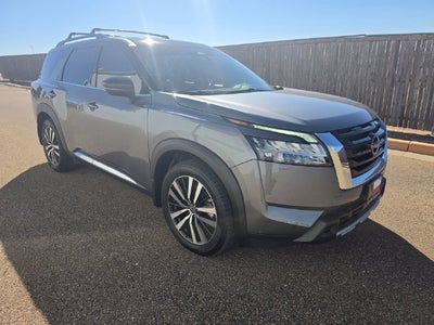 2023 Nissan Pathfinder Platinum